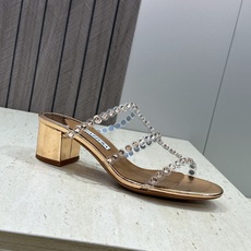 Aquazzura 2026春夏新款水钻中跟拼色女鞋 菠萝鞋字母logo五金扣粗跟圆头露趾凉拖鞋 材质:鞋面进口小牛皮/ Aquazzura 2026春夏新款水钻中跟拼色女鞋 菠萝鞋字母logo五金扣粗跟圆头露趾凉拖鞋 材质:鞋面进口小牛皮/