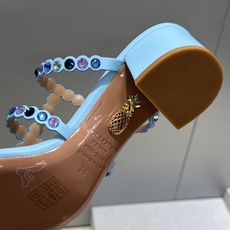 Aquazzura 2026春夏新款水钻中跟拼色女鞋 菠萝鞋字母logo五金扣粗跟圆头露趾凉拖鞋 材质:鞋面进口小牛皮/ Aquazzura 2026春夏新款水钻中跟拼色女鞋 菠萝鞋字母logo五金扣粗跟圆头露趾凉拖鞋 材质:鞋面进口小牛皮/