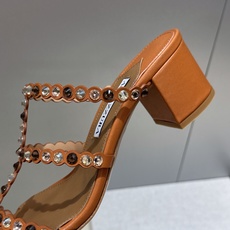Aquazzura 2026春夏新款水钻中跟拼色女鞋 菠萝鞋字母logo五金扣粗跟圆头露趾凉拖鞋 材质:鞋面进口小牛皮/ Aquazzura 2026春夏新款水钻中跟拼色女鞋 菠萝鞋字母logo五金扣粗跟圆头露趾凉拖鞋 材质:鞋面进口小牛皮/