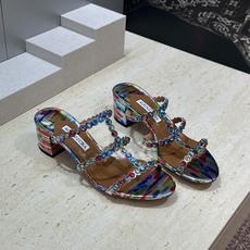 Aquazzura 2026春夏新款水钻中跟拼色女鞋 菠萝鞋字母logo五金扣粗跟圆头露趾凉拖鞋 材质:鞋面进口小牛皮/ Aquazzura 2026春夏新款水钻中跟拼色女鞋 菠萝鞋字母logo五金扣粗跟圆头露趾凉拖鞋 材质:鞋面进口小牛皮/