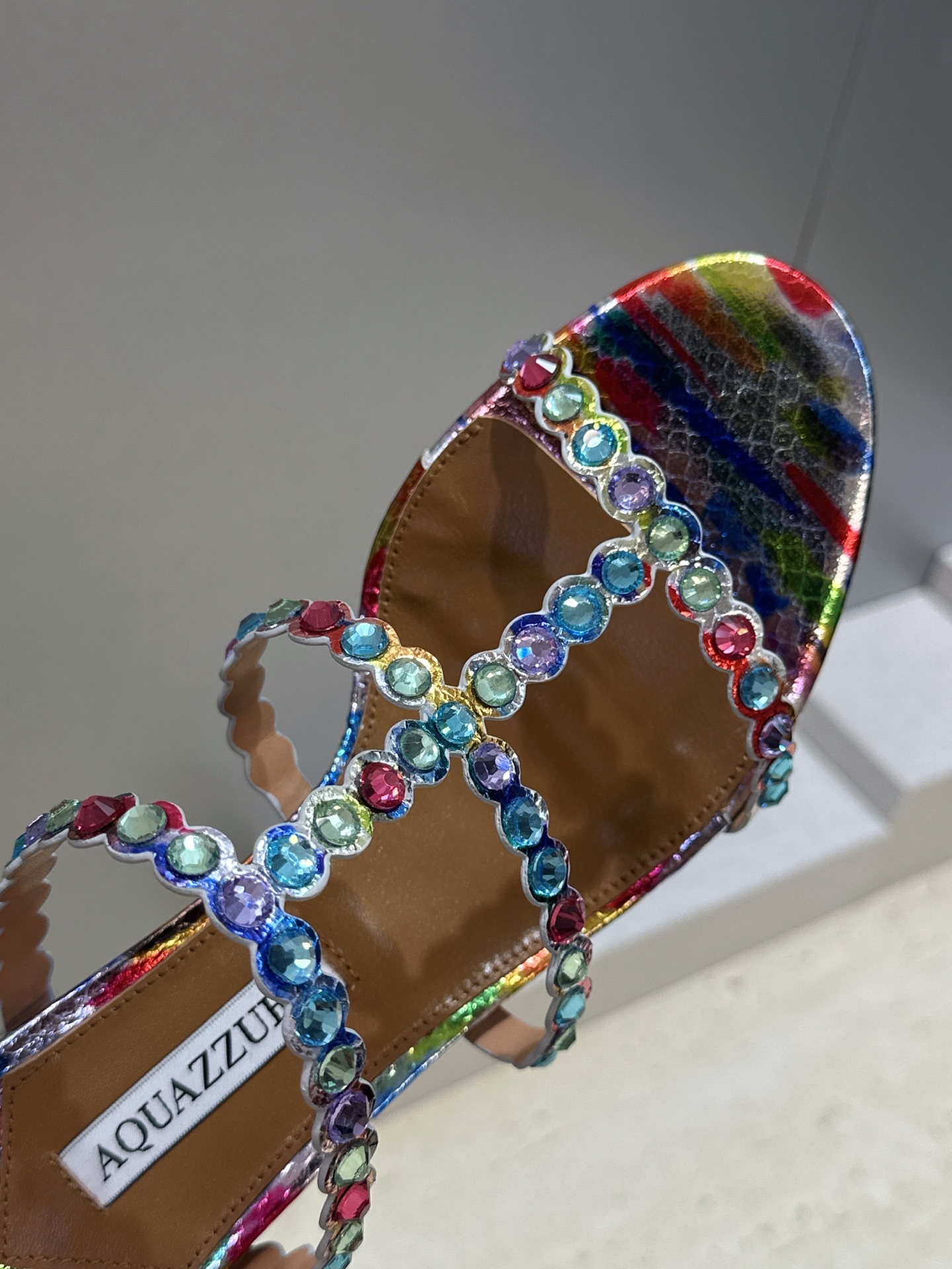 Aquazzura 2026春夏新款水钻中跟拼色女鞋 菠萝鞋字母logo五金扣粗跟圆头露趾凉拖鞋 材质:鞋面进口小牛皮/