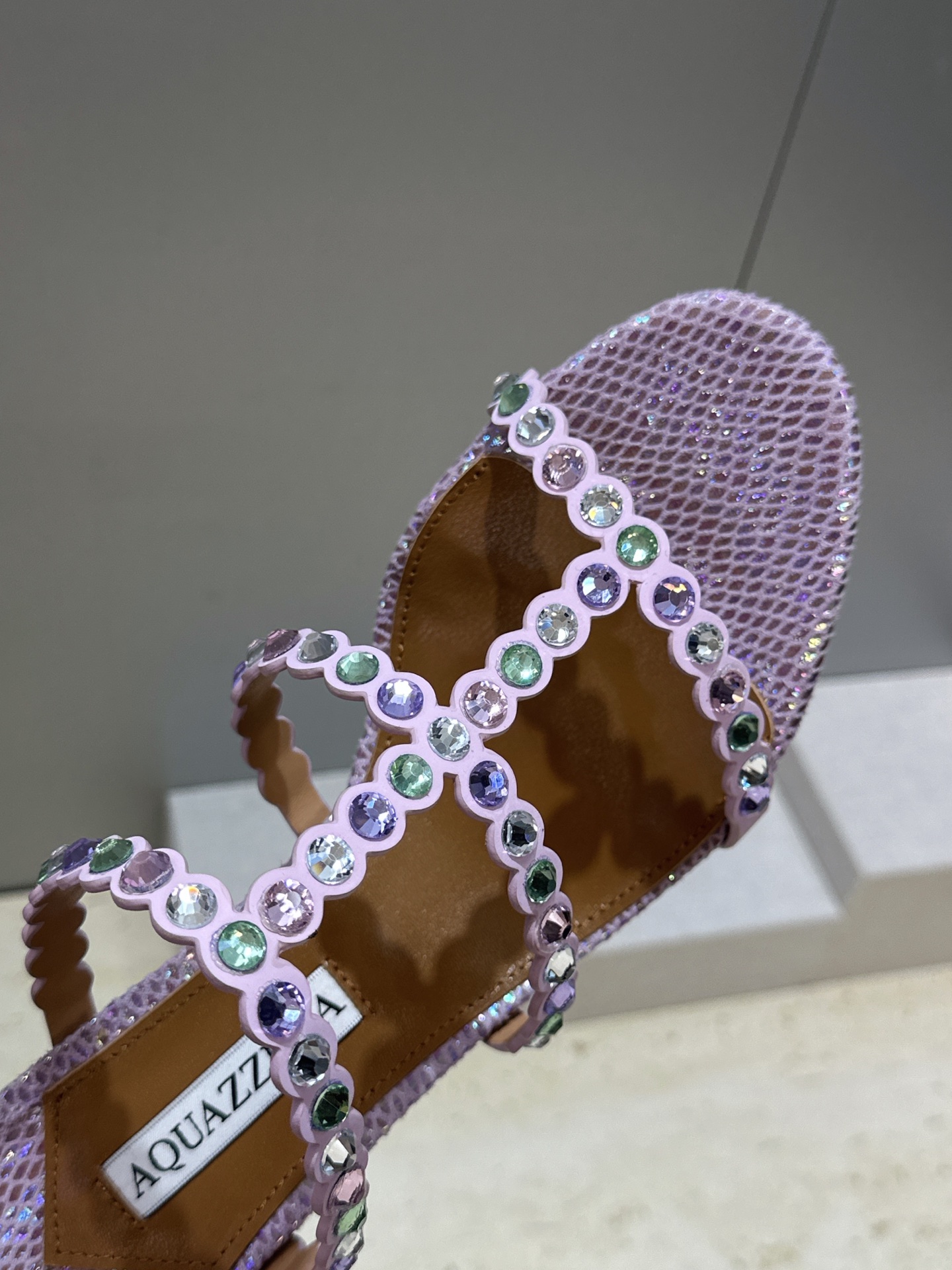 Aquazzura 2026春夏新款水钻中跟拼色女鞋 菠萝鞋字母logo五金扣粗跟圆头露趾凉拖鞋 材质:鞋面进口小牛皮/