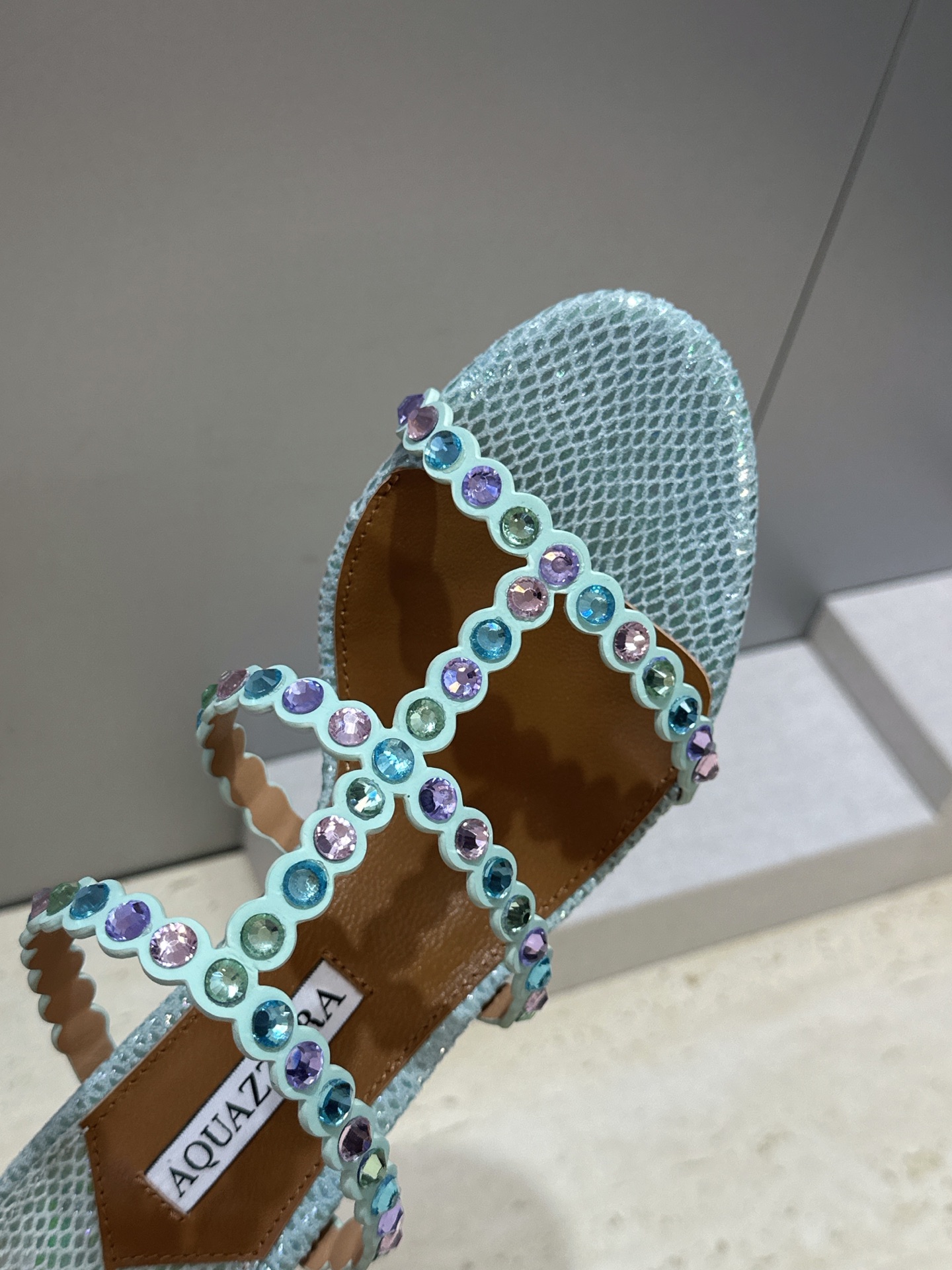Aquazzura 2026春夏新款水钻中跟拼色女鞋 菠萝鞋字母logo五金扣粗跟圆头露趾凉拖鞋 材质:鞋面进口小牛皮/
