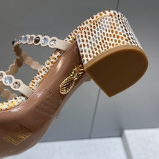 Aquazzura 2026春夏新款水钻中跟拼色女鞋 菠萝鞋字母logo五金扣粗跟圆头露趾凉拖鞋 材质:鞋面进口小牛皮/ Aquazzura 2026春夏新款水钻中跟拼色女鞋 菠萝鞋字母logo五金扣粗跟圆头露趾凉拖鞋 材质:鞋面进口小牛皮/