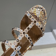 Aquazzura 2026春夏新款水钻中跟拼色女鞋 菠萝鞋字母logo五金扣粗跟圆头露趾凉拖鞋 材质:鞋面进口小牛皮/ Aquazzura 2026春夏新款水钻中跟拼色女鞋 菠萝鞋字母logo五金扣粗跟圆头露趾凉拖鞋 材质:鞋面进口小牛皮/
