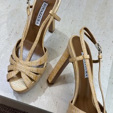 Aquazzura 2026春夏新款交叉带超高跟气场女鞋 菠萝鞋字母logo五金扣粗跟防水台圆头露趾后空拼色凉鞋 材质: Aquazzura 2026春夏新款交叉带超高跟气场女鞋 菠萝鞋字母logo五金扣粗跟防水台圆头露趾后空拼色凉鞋 材质: