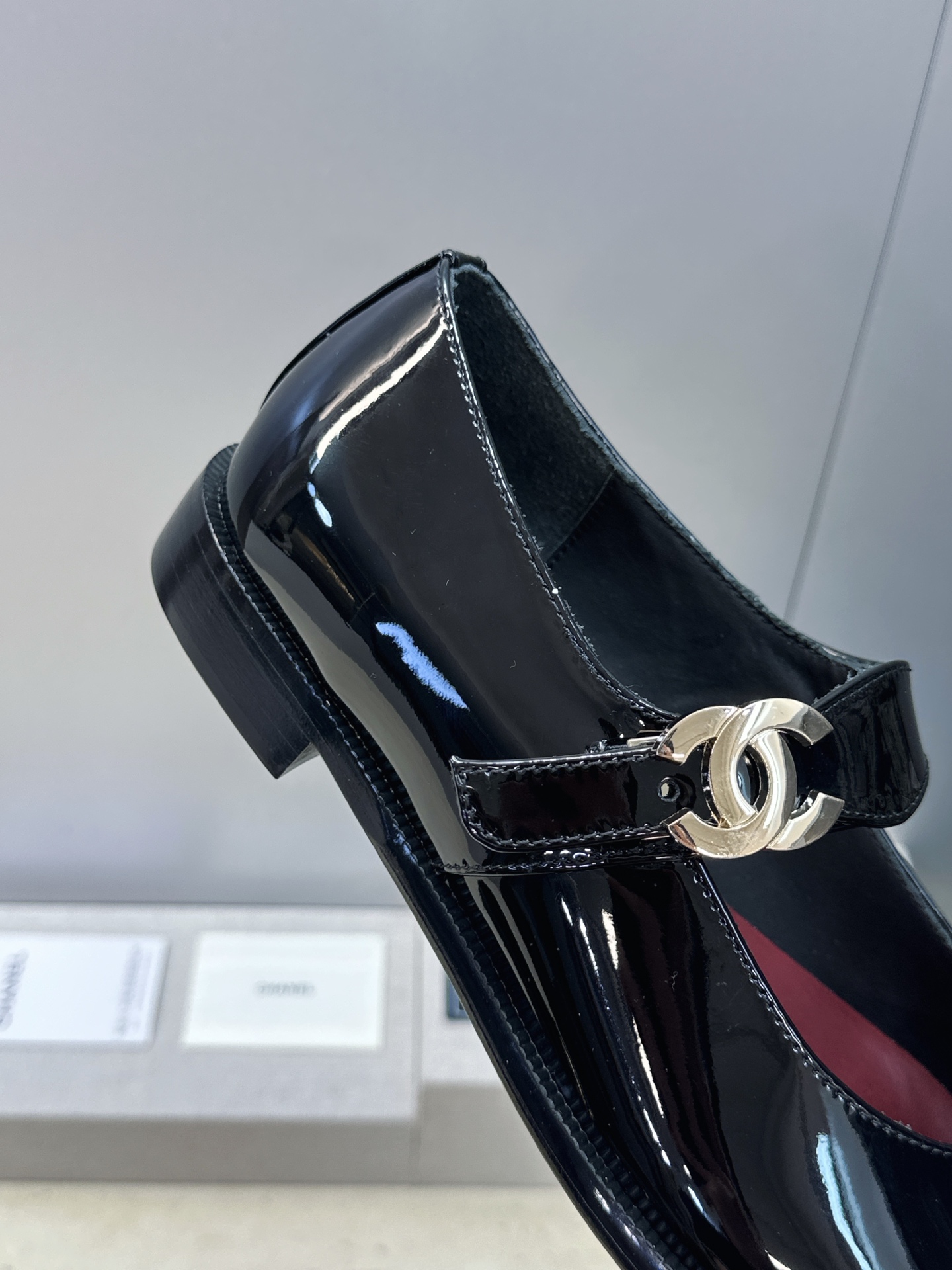 CHANEL 香奈儿 2026春夏走秀新款玛丽珍芭蕾舞女鞋 小香双C字母logo五金扣低跟圆头拼色乐福单鞋 材质:鞋面 CHANEL 香奈儿 2026春夏走秀新款玛丽珍芭蕾舞女鞋 小香双C字母logo五金扣低跟圆头拼色乐福单鞋 材质:鞋面
