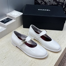 CHANEL 香奈儿 2026春夏走秀新款玛丽珍芭蕾舞女鞋 小香双C字母logo五金扣低跟圆头拼色乐福单鞋 材质:鞋面 CHANEL 香奈儿 2026春夏走秀新款玛丽珍芭蕾舞女鞋 小香双C字母logo五金扣低跟圆头拼色乐福单鞋 材质:鞋面
