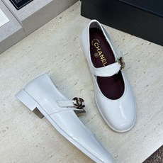 CHANEL 香奈儿 2026春夏走秀新款玛丽珍芭蕾舞女鞋 小香双C字母logo五金扣低跟圆头拼色乐福单鞋 材质:鞋面 CHANEL 香奈儿 2026春夏走秀新款玛丽珍芭蕾舞女鞋 小香双C字母logo五金扣低跟圆头拼色乐福单鞋 材质:鞋面