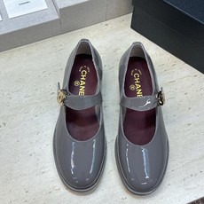 CHANEL 香奈儿 2026春夏走秀新款玛丽珍芭蕾舞女鞋 小香双C字母logo五金扣低跟圆头拼色乐福单鞋 材质:鞋面 CHANEL 香奈儿 2026春夏走秀新款玛丽珍芭蕾舞女鞋 小香双C字母logo五金扣低跟圆头拼色乐福单鞋 材质:鞋面