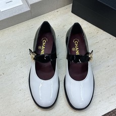 CHANEL 香奈儿 2026春夏走秀新款玛丽珍芭蕾舞女鞋 小香双C字母logo五金扣低跟圆头拼色乐福单鞋 材质:鞋面 CHANEL 香奈儿 2026春夏走秀新款玛丽珍芭蕾舞女鞋 小香双C字母logo五金扣低跟圆头拼色乐福单鞋 材质:鞋面