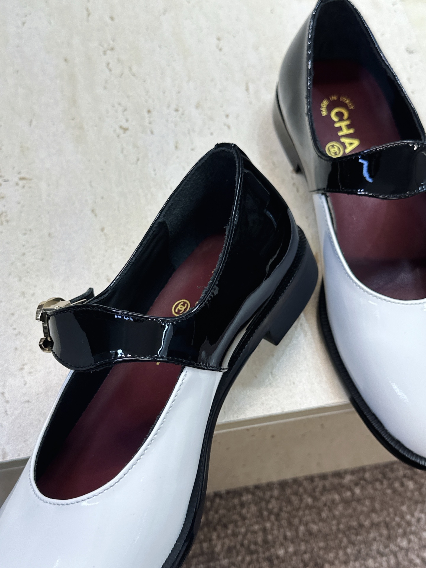 CHANEL 香奈儿 2026春夏走秀新款玛丽珍芭蕾舞女鞋 小香双C字母logo五金扣低跟圆头拼色乐福单鞋 材质:鞋面 CHANEL 香奈儿 2026春夏走秀新款玛丽珍芭蕾舞女鞋 小香双C字母logo五金扣低跟圆头拼色乐福单鞋 材质:鞋面
