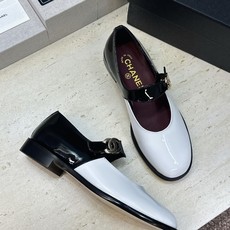 CHANEL 香奈儿 2026春夏走秀新款玛丽珍芭蕾舞女鞋 小香双C字母logo五金扣低跟圆头拼色乐福单鞋 材质:鞋面 CHANEL 香奈儿 2026春夏走秀新款玛丽珍芭蕾舞女鞋 小香双C字母logo五金扣低跟圆头拼色乐福单鞋 材质:鞋面