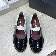 CHANEL 香奈儿 2026春夏走秀新款玛丽珍芭蕾舞女鞋 小香双C字母logo五金扣低跟圆头拼色乐福单鞋 材质:鞋面 CHANEL 香奈儿 2026春夏走秀新款玛丽珍芭蕾舞女鞋 小香双C字母logo五金扣低跟圆头拼色乐福单鞋 材质:鞋面