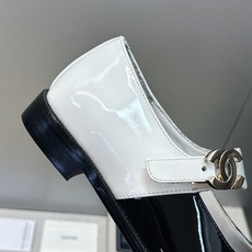 CHANEL 香奈儿 2026春夏走秀新款玛丽珍芭蕾舞女鞋 小香双C字母logo五金扣低跟圆头拼色乐福单鞋 材质:鞋面 CHANEL 香奈儿 2026春夏走秀新款玛丽珍芭蕾舞女鞋 小香双C字母logo五金扣低跟圆头拼色乐福单鞋 材质:鞋面