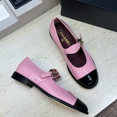 CHANEL 香奈儿 2026春夏走秀新款玛丽珍芭蕾舞女鞋 小香双C字母logo五金扣低跟圆头拼色乐福单鞋 材质:鞋面 CHANEL 香奈儿 2026春夏走秀新款玛丽珍芭蕾舞女鞋 小香双C字母logo五金扣低跟圆头拼色乐福单鞋 材质:鞋面