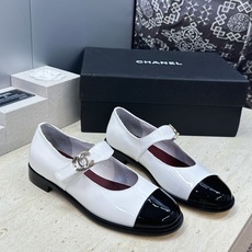 CHANEL 香奈儿 2026春夏走秀新款玛丽珍芭蕾舞女鞋 小香双C字母logo五金扣低跟圆头拼色乐福单鞋 材质:鞋面 CHANEL 香奈儿 2026春夏走秀新款玛丽珍芭蕾舞女鞋 小香双C字母logo五金扣低跟圆头拼色乐福单鞋 材质:鞋面