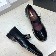 CHANEL 香奈儿 2026春夏走秀新款玛丽珍芭蕾舞女鞋 小香双C字母logo五金扣低跟圆头拼色乐福单鞋 材质:鞋面 CHANEL 香奈儿 2026春夏走秀新款玛丽珍芭蕾舞女鞋 小香双C字母logo五金扣低跟圆头拼色乐福单鞋 材质:鞋面