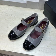 CHANEL 香奈儿 2026春夏走秀新款玛丽珍芭蕾舞女鞋 小香双C字母logo五金扣低跟圆头拼色乐福单鞋 材质:鞋面 CHANEL 香奈儿 2026春夏走秀新款玛丽珍芭蕾舞女鞋 小香双C字母logo五金扣低跟圆头拼色乐福单鞋 材质:鞋面