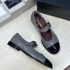 CHANEL 香奈儿 2026春夏走秀新款玛丽珍芭蕾舞女鞋 小香双C字母logo五金扣低跟圆头拼色乐福单鞋 材质:鞋面 CHANEL 香奈儿 2026春夏走秀新款玛丽珍芭蕾舞女鞋 小香双C字母logo五金扣低跟圆头拼色乐福单鞋 材质:鞋面