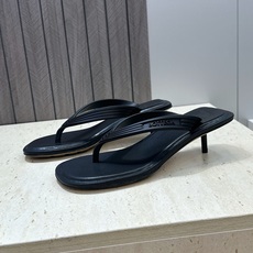 Bottega Veneta 葆蝶家2026春夏新款SamPieri Flat Thong 沙滩女鞋 BV字母logo高 Bottega Veneta 葆蝶家2026春夏新款SamPieri Flat Thong 沙滩女鞋 BV字母logo高