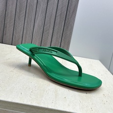 Bottega Veneta 葆蝶家2026春夏新款SamPieri Flat Thong 沙滩女鞋 BV字母logo高 Bottega Veneta 葆蝶家2026春夏新款SamPieri Flat Thong 沙滩女鞋 BV字母logo高