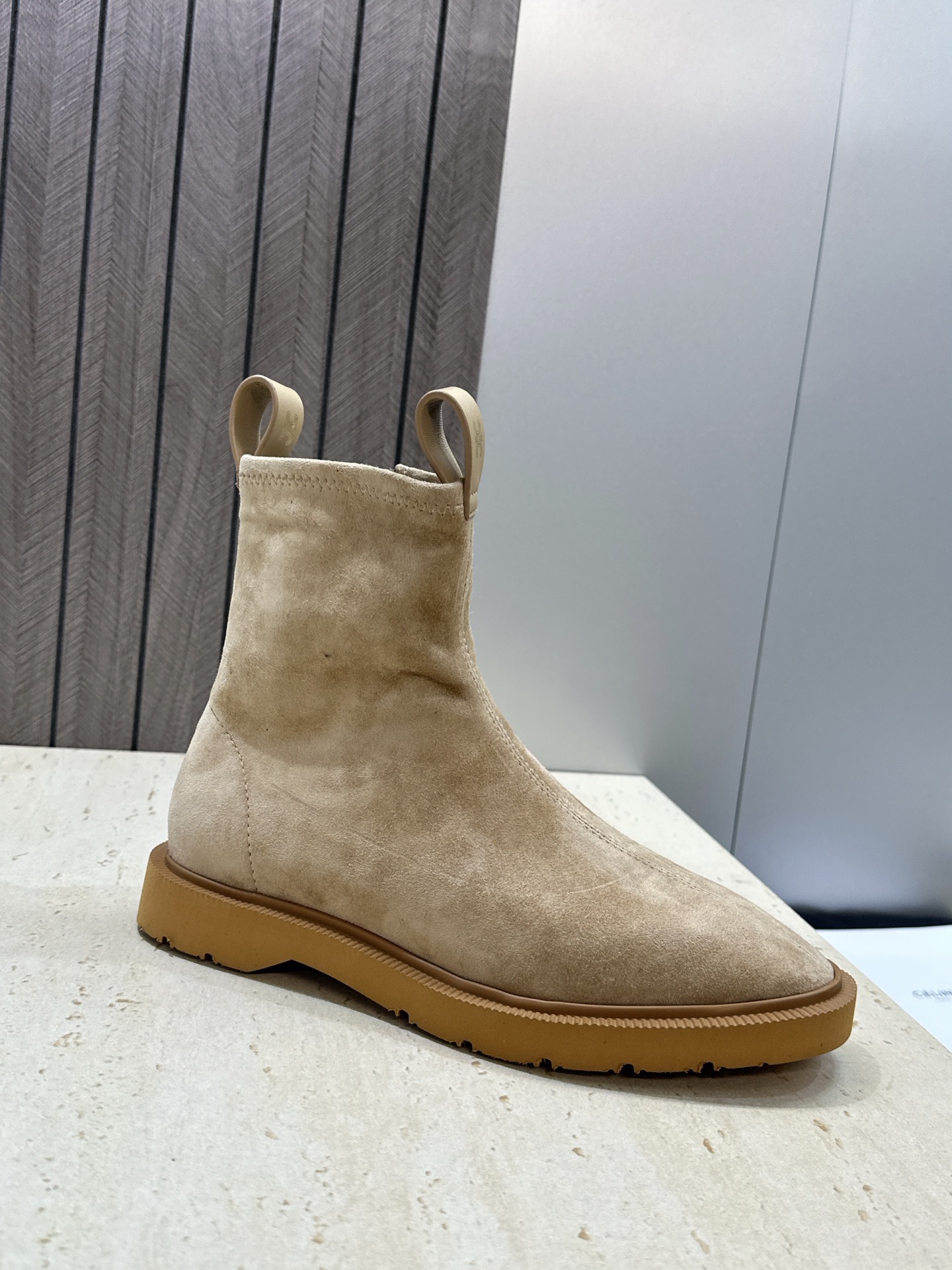CELINE 2026秋冬新款侧拉链机车女短靴 瑟琳字母logo五金扣低跟圆头骑士靴 材质:鞋面进口弹力羊皮/进口羊猄皮