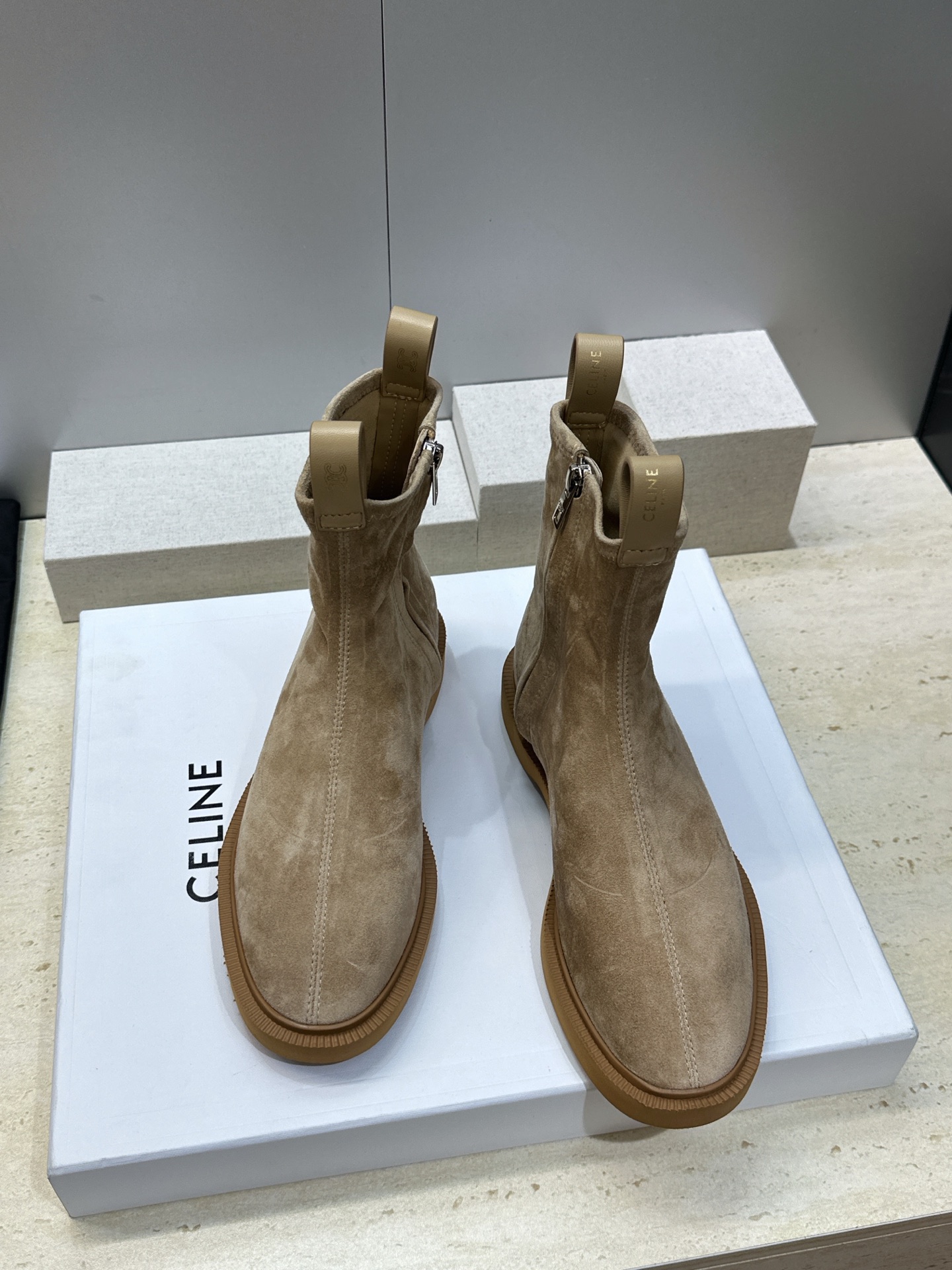 CELINE 2026秋冬新款侧拉链机车女短靴 瑟琳字母logo五金扣低跟圆头骑士靴 材质:鞋面进口弹力羊皮/进口羊猄皮