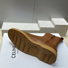 CELINE 2026秋冬新款侧拉链机车女短靴 瑟琳字母logo五金扣低跟圆头骑士靴 材质:鞋面进口弹力羊皮/进口羊猄皮 CELINE 2026秋冬新款侧拉链机车女短靴 瑟琳字母logo五金扣低跟圆头骑士靴 材质:鞋面进口弹力羊皮/进口羊猄皮