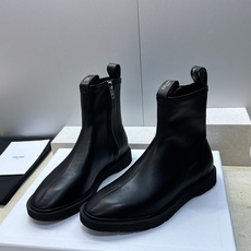 CELINE 2026秋冬新款侧拉链机车女短靴 瑟琳字母logo五金扣低跟圆头骑士靴 材质:鞋面进口弹力羊皮/进口羊猄皮 CELINE 2026秋冬新款侧拉链机车女短靴 瑟琳字母logo五金扣低跟圆头骑士靴 材质:鞋面进口弹力羊皮/进口羊猄皮