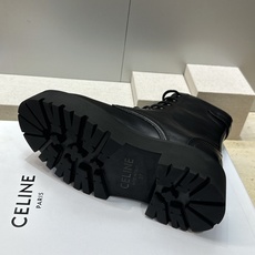 CELINE 2026秋冬新款系带机车女短靴 瑟琳字母logo五金扣厚底低跟圆头骑士靴 材质:鞋面进口小牛皮+水染牛皮内 CELINE 2026秋冬新款系带机车女短靴 瑟琳字母logo五金扣厚底低跟圆头骑士靴 材质:鞋面进口小牛皮+水染牛皮内