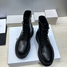 CELINE 2026秋冬新款系带机车女短靴 瑟琳字母logo五金扣厚底低跟圆头骑士靴 材质:鞋面进口小牛皮+水染牛皮内 CELINE 2026秋冬新款系带机车女短靴 瑟琳字母logo五金扣厚底低跟圆头骑士靴 材质:鞋面进口小牛皮+水染牛皮内