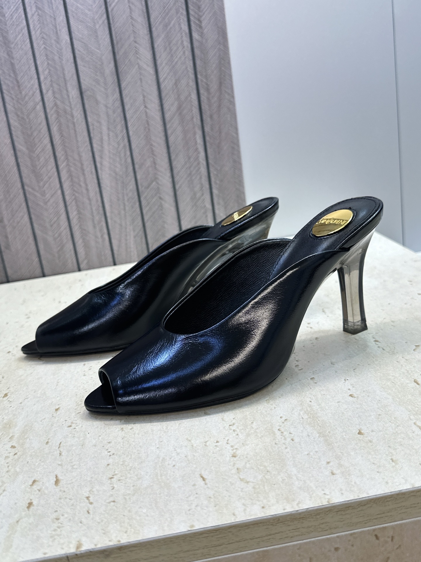 SAINT LAURENT PARIS 圣罗兰2026春夏新款高跟女鞋 YSL字母logo五金扣水晶跟尖头鱼嘴一字拖露 SAINT LAURENT PARIS 圣罗兰2026春夏新款高跟女鞋 YSL字母logo五金扣水晶跟尖头鱼嘴一字拖露