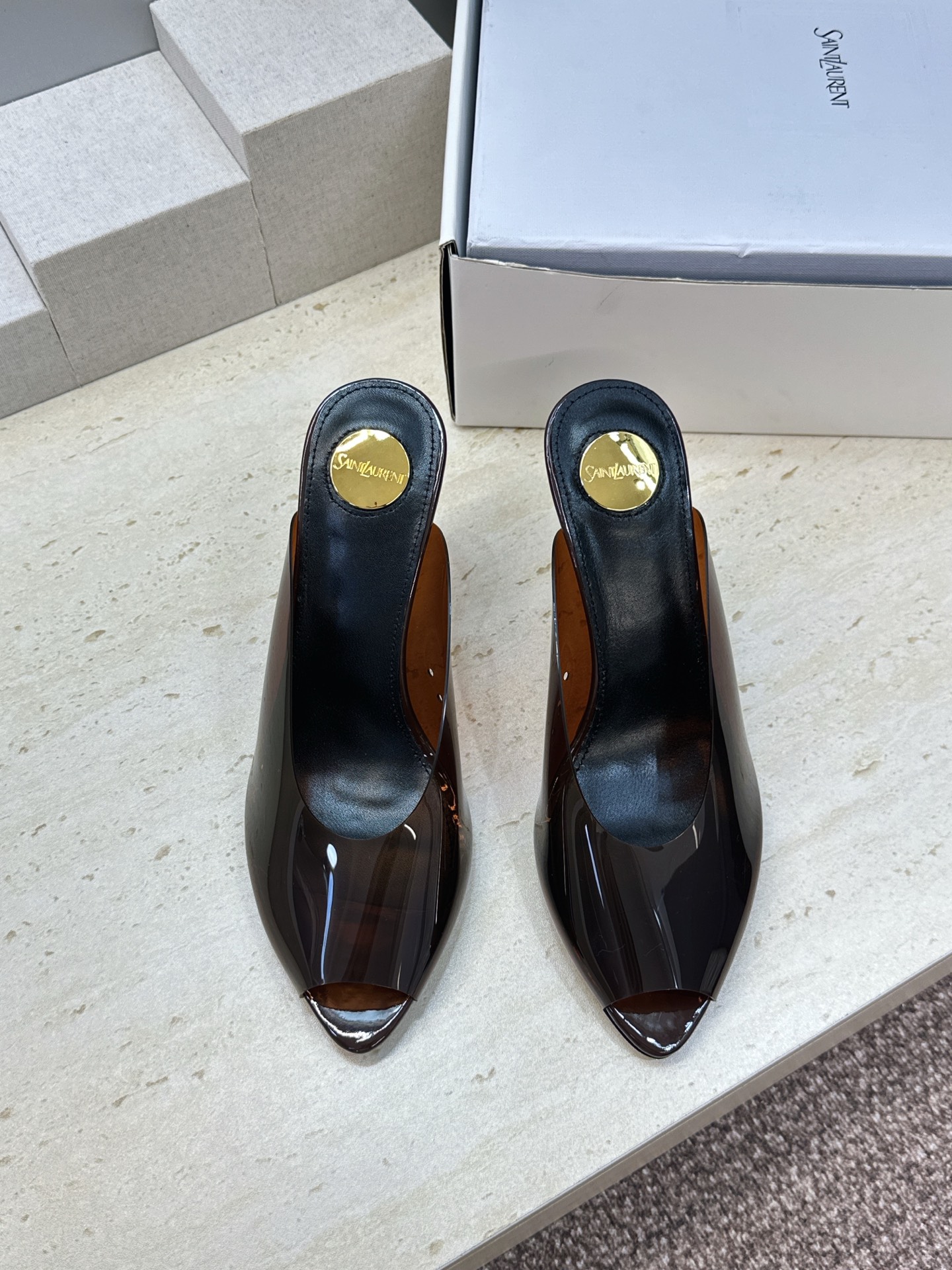 胶片 SAINT LAURENT PARIS 圣罗兰2026春夏新款高跟女鞋 YSL字母logo五金扣水晶跟尖头鱼 胶片 SAINT LAURENT PARIS 圣罗兰2026春夏新款高跟女鞋 YSL字母logo五金扣水晶跟尖头鱼