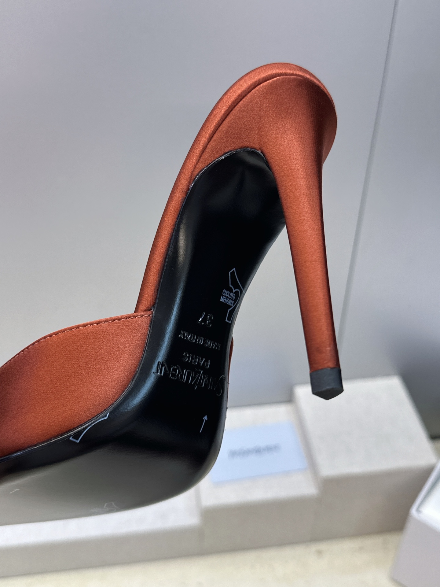 (不退只换码) SAINT LAURENT PARIS 圣罗兰2026春夏新款高跟水钻女鞋  YSL字母logo五金扣尖