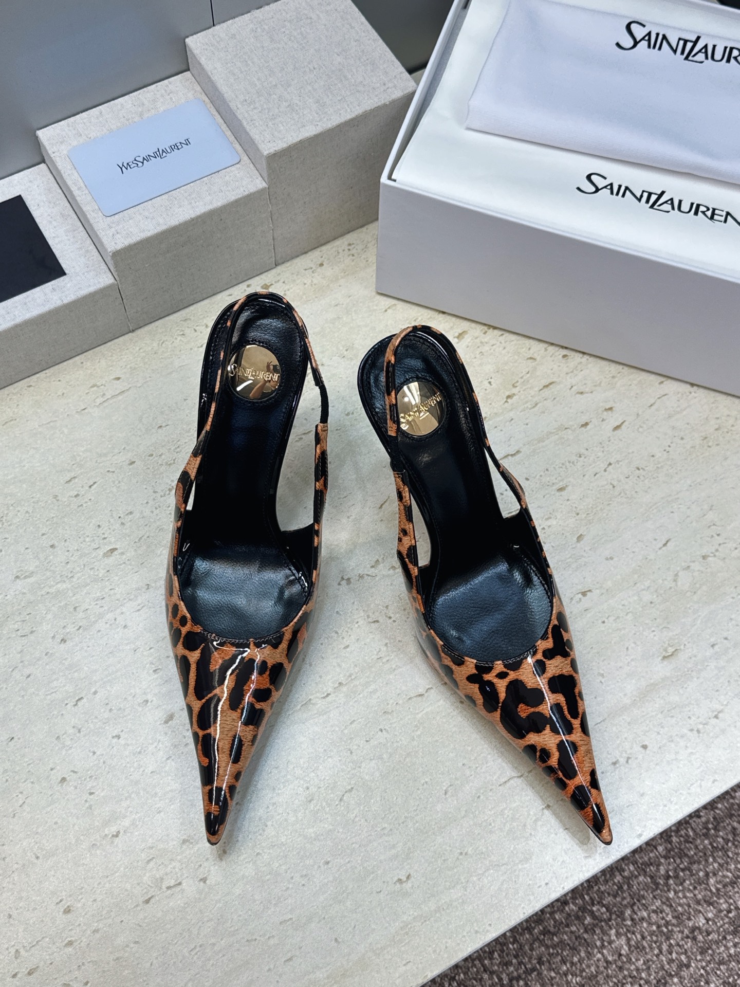 (不退只换码) SAINT LAURENT PARIS 圣罗兰2026春夏新款高跟女凉鞋 YSL字母logo尖头细跟后 (不退只换码) SAINT LAURENT PARIS 圣罗兰2026春夏新款高跟女凉鞋 YSL字母logo尖头细跟后