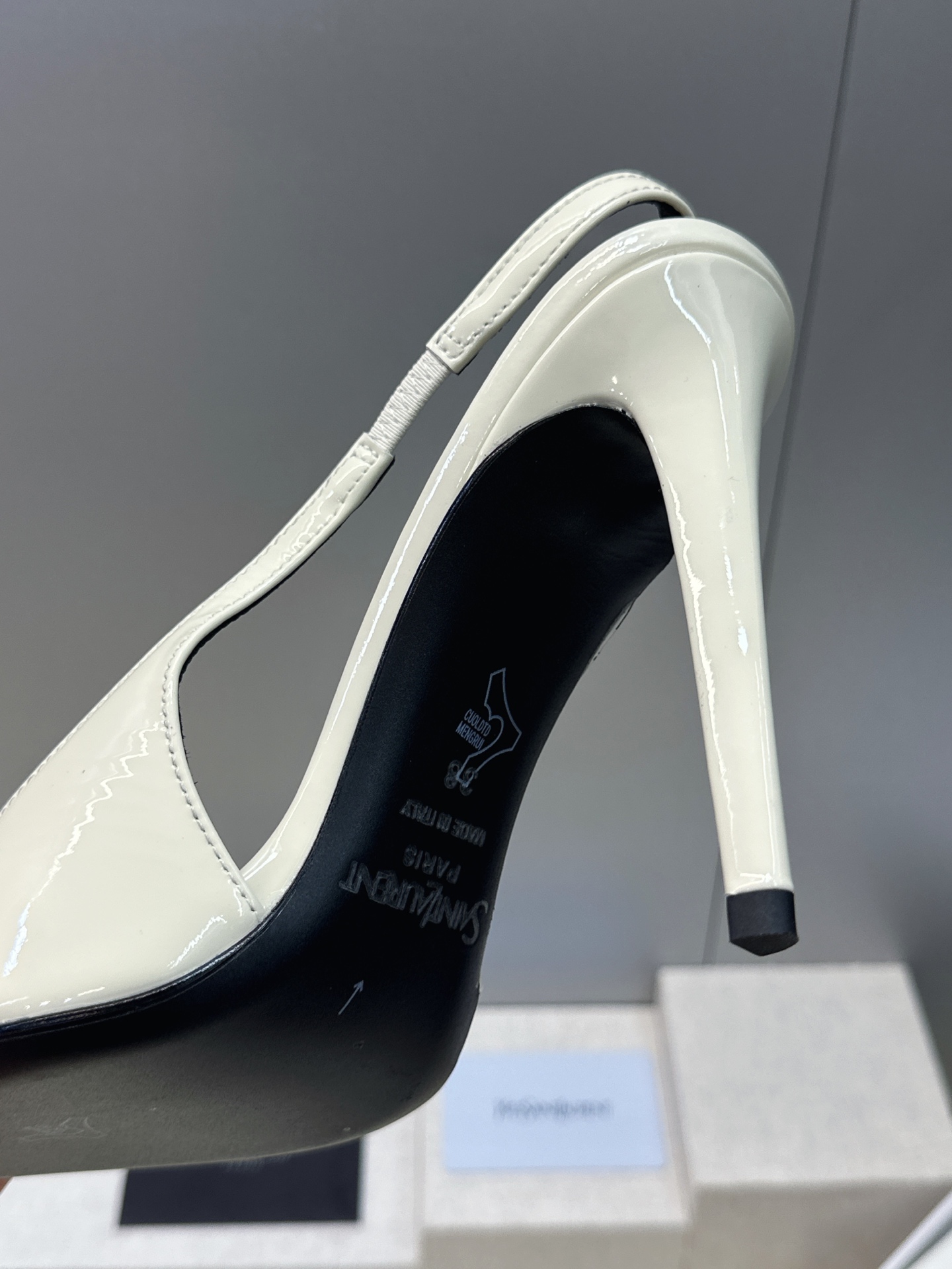 (不退只换码) SAINT LAURENT PARIS 圣罗兰2026春夏新款高跟女凉鞋  YSL字母logo尖头细跟后