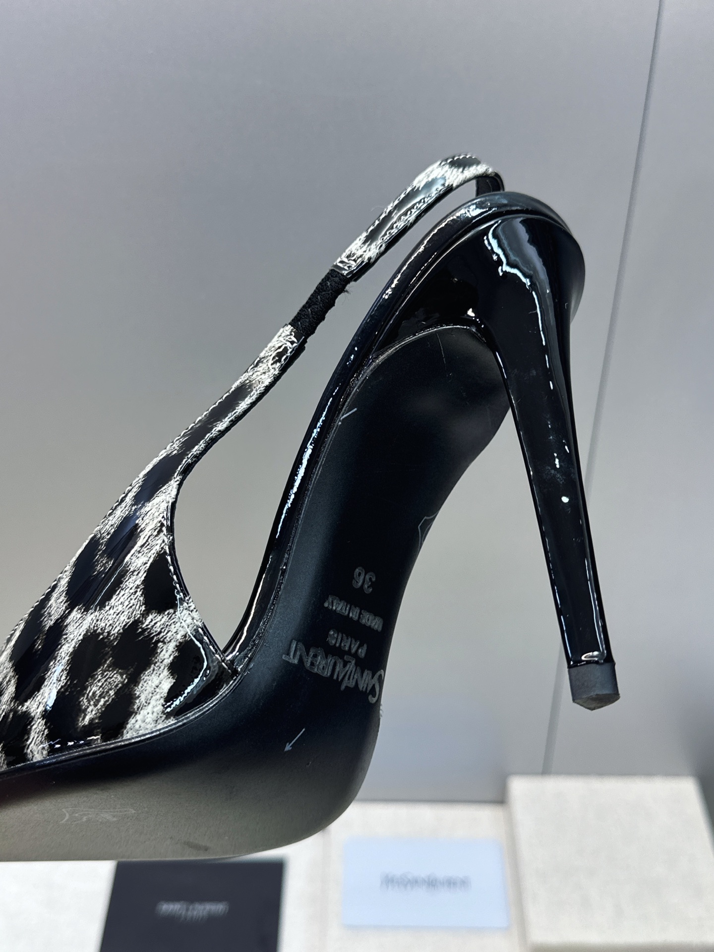 (不退只换码) SAINT LAURENT PARIS 圣罗兰2026春夏新款高跟女凉鞋 YSL字母logo尖头细跟后 (不退只换码) SAINT LAURENT PARIS 圣罗兰2026春夏新款高跟女凉鞋 YSL字母logo尖头细跟后