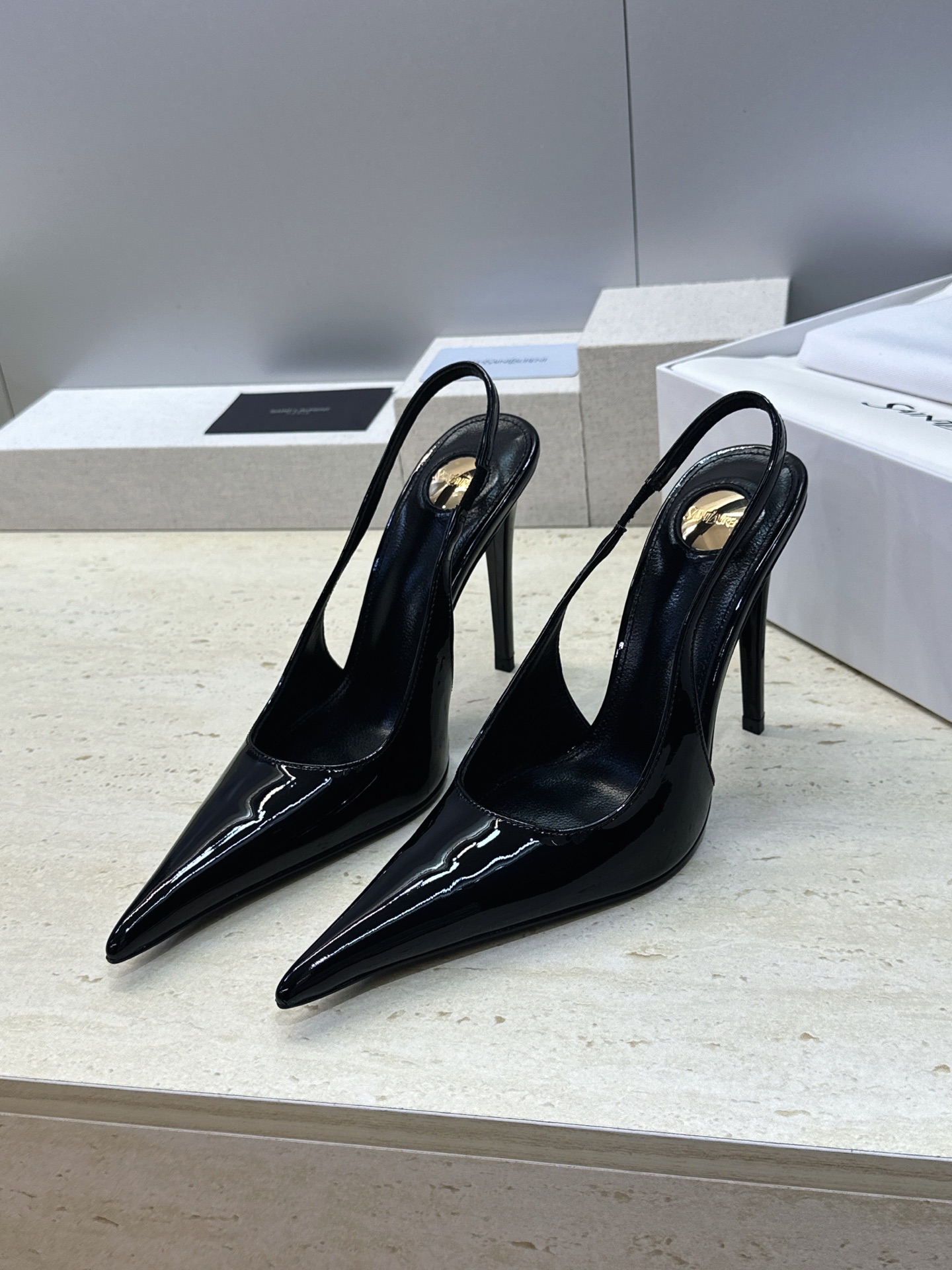 (不退只换码) SAINT LAURENT PARIS 圣罗兰2026春夏新款高跟女凉鞋  YSL字母logo尖头细跟后