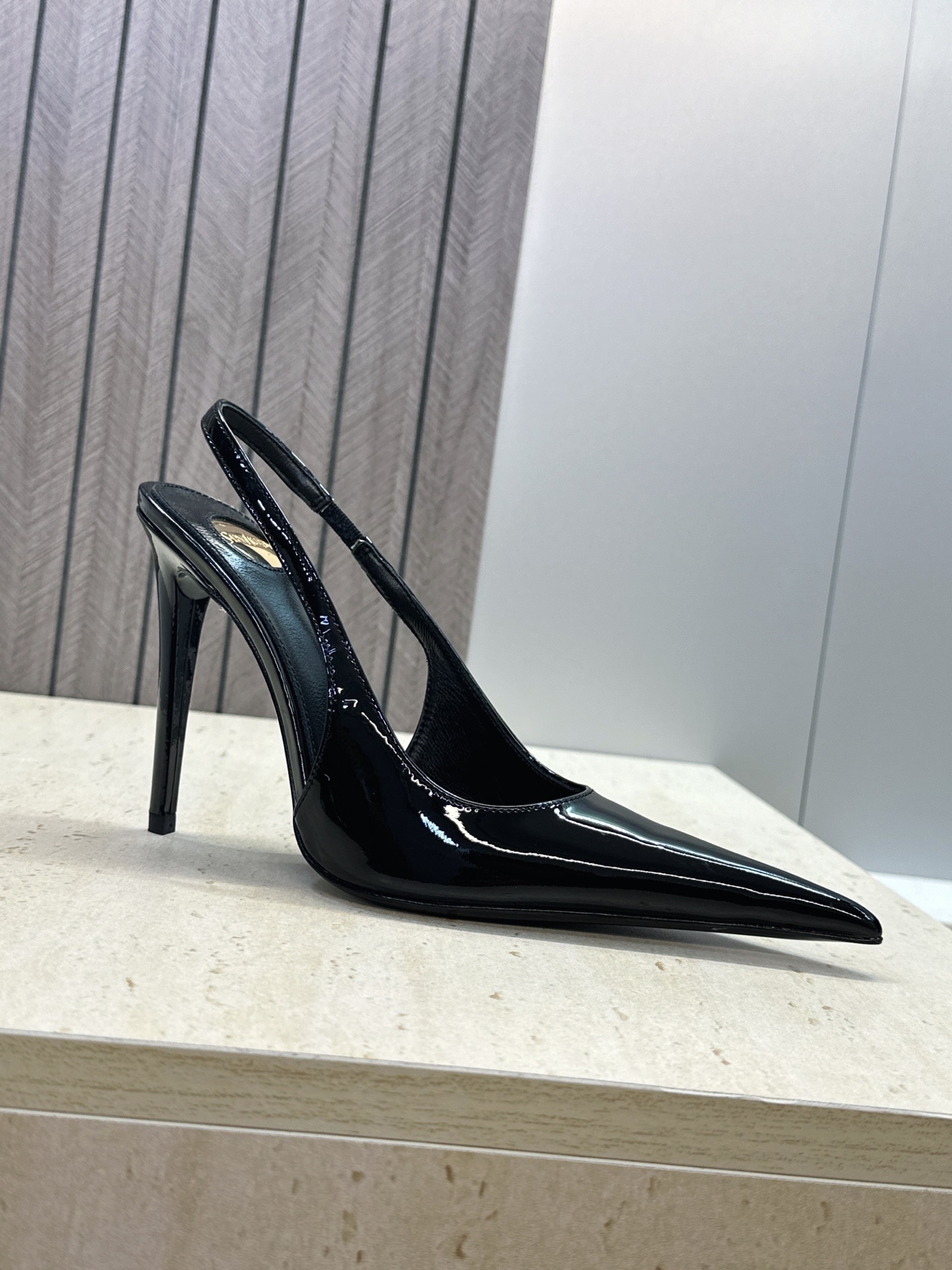 (不退只换码) SAINT LAURENT PARIS 圣罗兰2026春夏新款高跟女凉鞋  YSL字母logo尖头细跟后