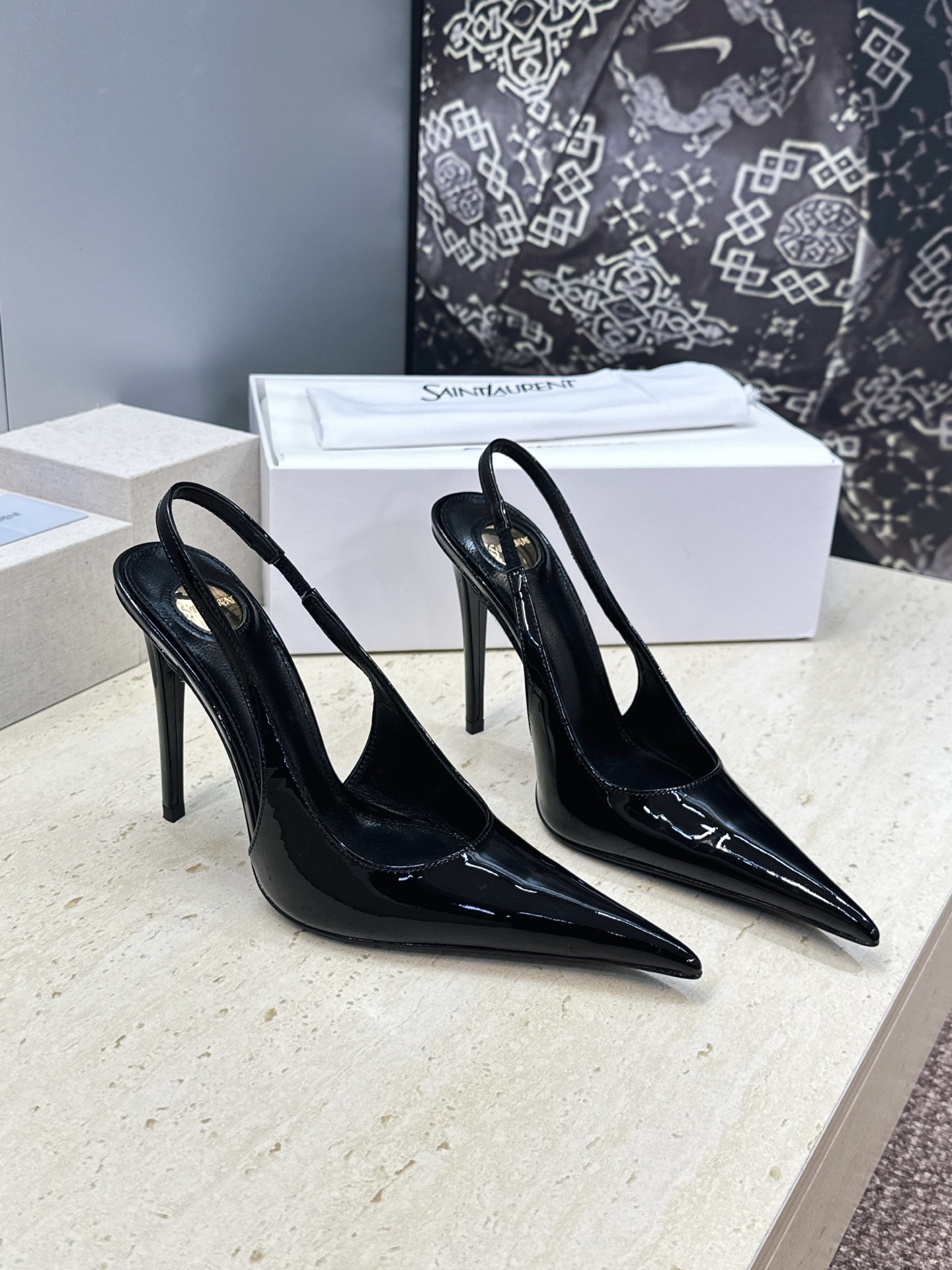 (不退只换码) SAINT LAURENT PARIS 圣罗兰2026春夏新款高跟女凉鞋 YSL字母logo尖头细跟后 (不退只换码) SAINT LAURENT PARIS 圣罗兰2026春夏新款高跟女凉鞋 YSL字母logo尖头细跟后