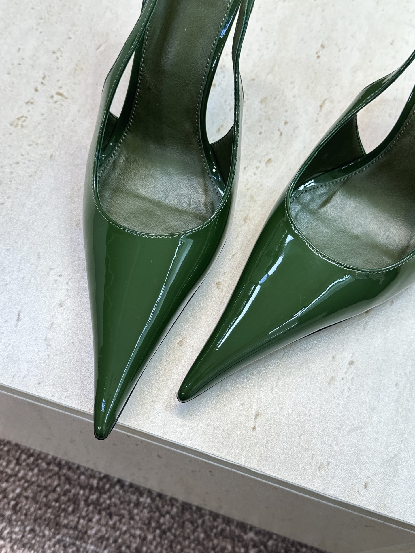 (不退只换码) SAINT LAURENT PARIS 圣罗兰2026春夏新款高跟女凉鞋  YSL字母logo尖头细跟后