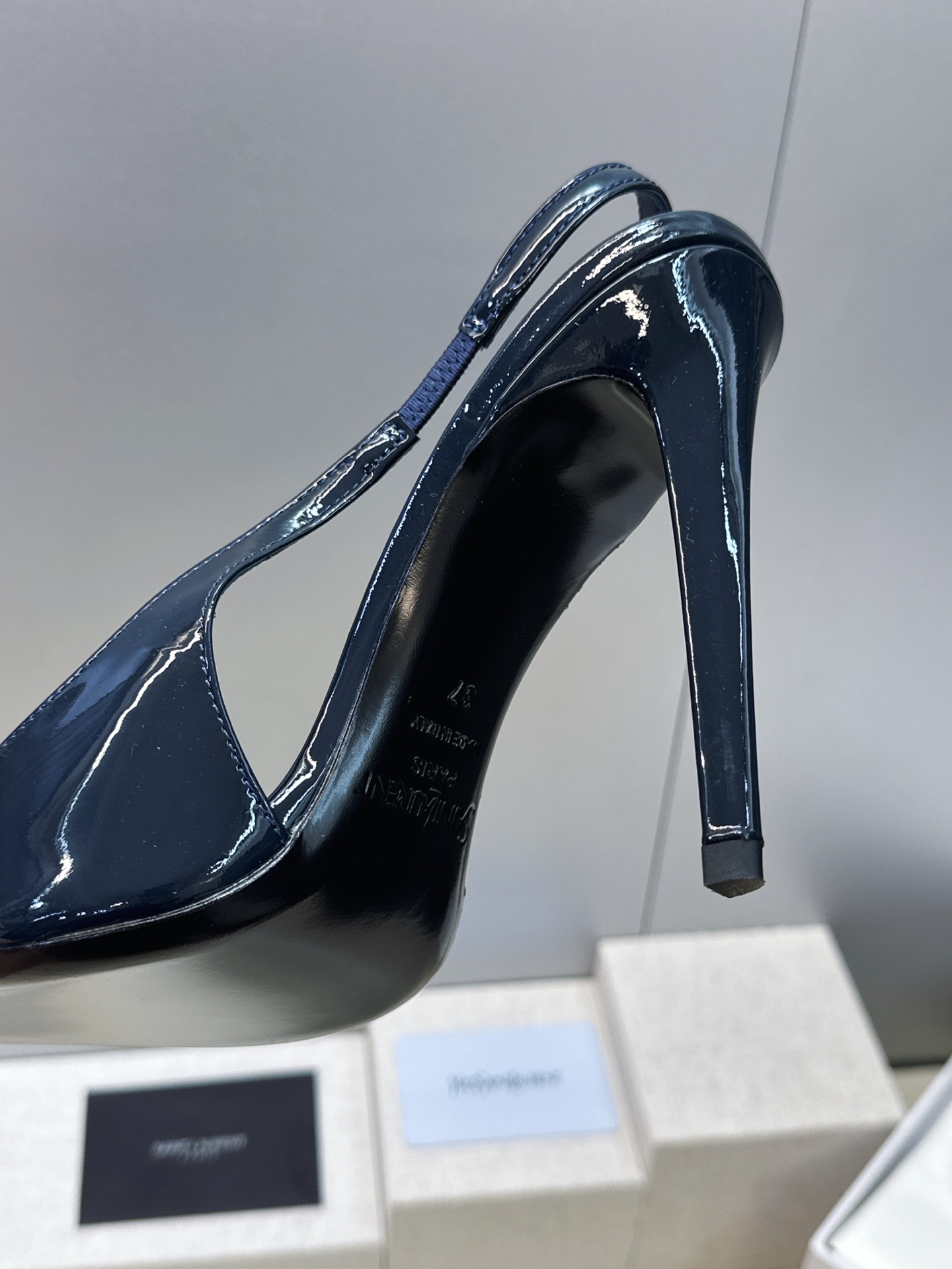 (不退只换码) SAINT LAURENT PARIS 圣罗兰2026春夏新款高跟女凉鞋 YSL字母logo尖头细跟后 (不退只换码) SAINT LAURENT PARIS 圣罗兰2026春夏新款高跟女凉鞋 YSL字母logo尖头细跟后