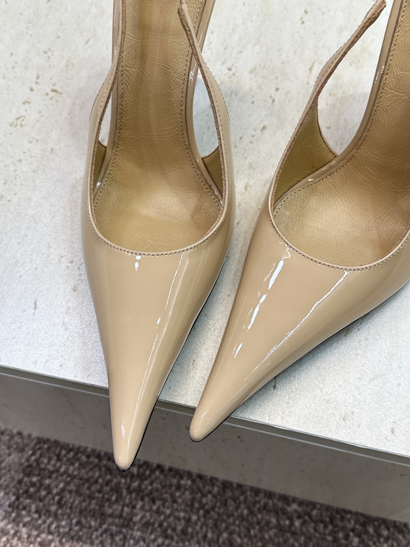 (不退只换码) SAINT LAURENT PARIS 圣罗兰2026春夏新款高跟女凉鞋  YSL字母logo尖头细跟后