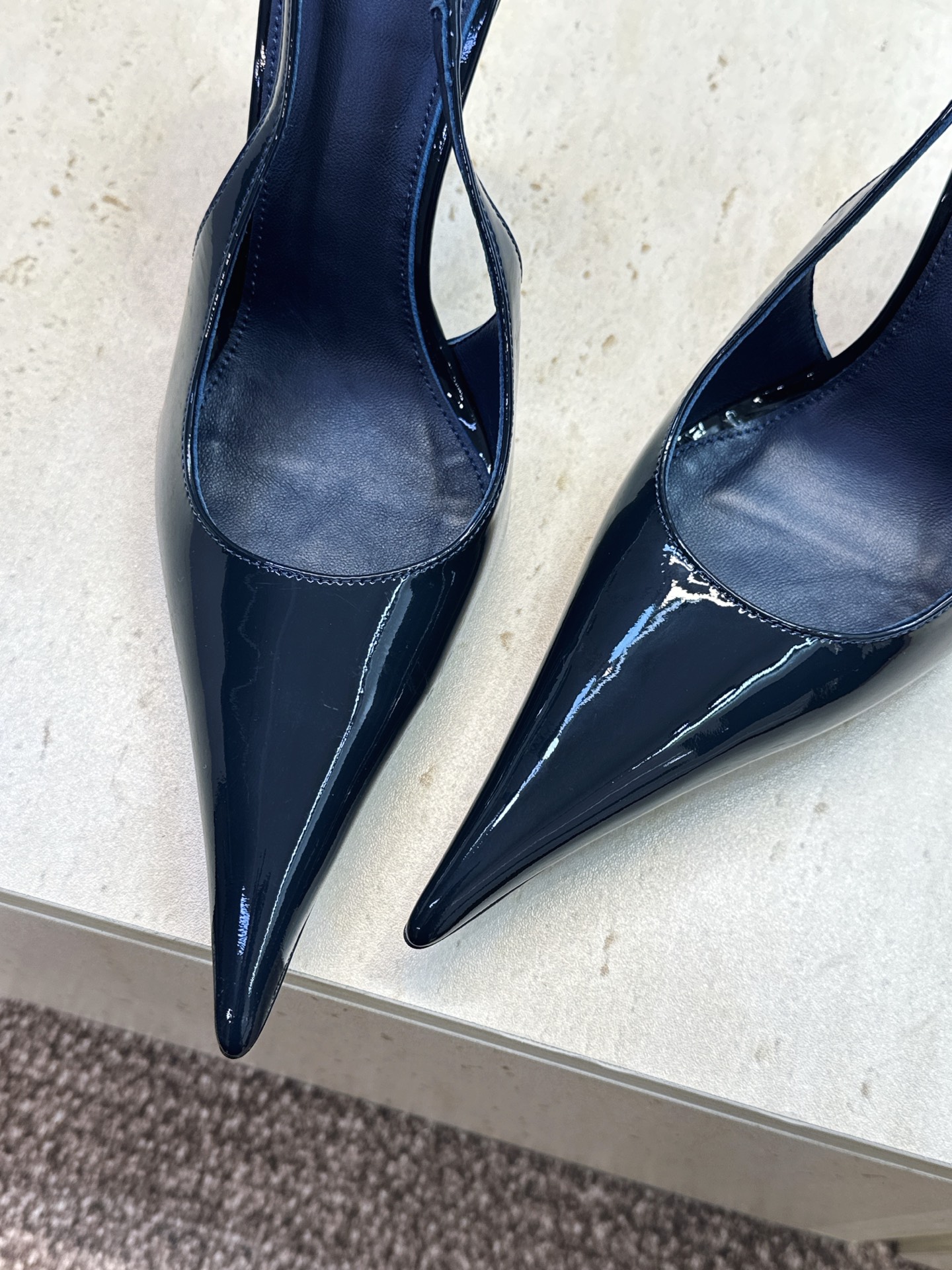 (不退只换码) SAINT LAURENT PARIS 圣罗兰2026春夏新款高跟女凉鞋 YSL字母logo尖头细跟后 (不退只换码) SAINT LAURENT PARIS 圣罗兰2026春夏新款高跟女凉鞋 YSL字母logo尖头细跟后