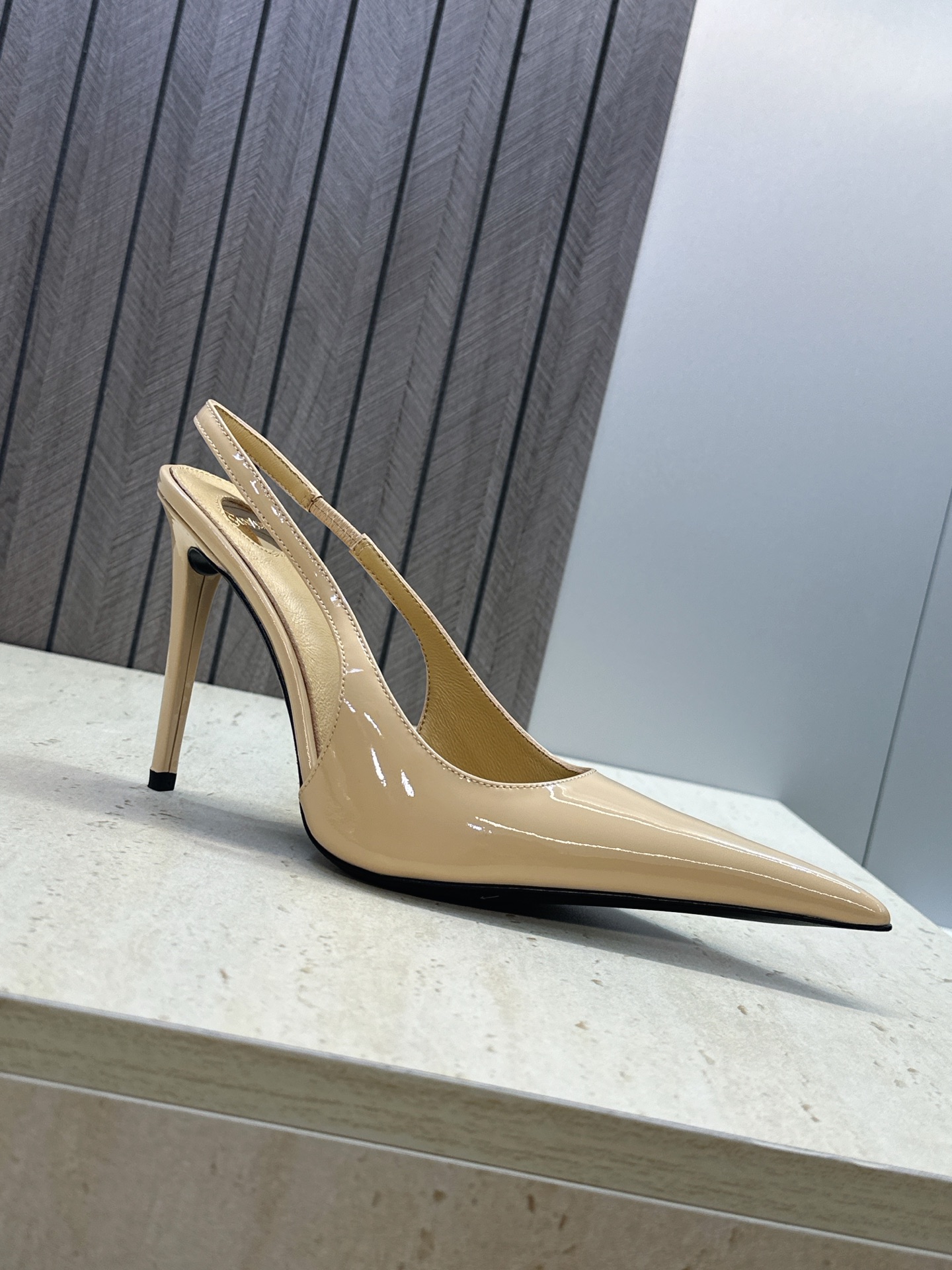 (不退只换码) SAINT LAURENT PARIS 圣罗兰2026春夏新款高跟女凉鞋  YSL字母logo尖头细跟后
