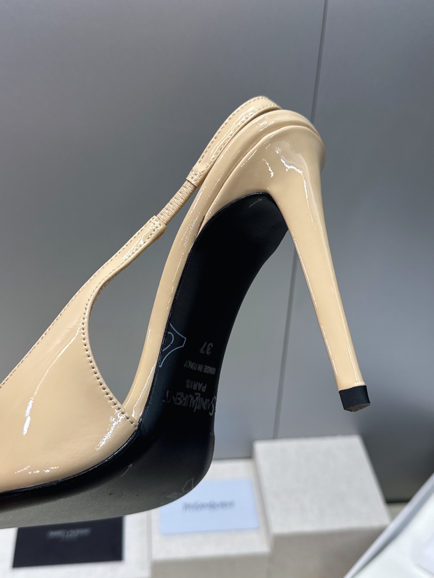 (不退只换码) SAINT LAURENT PARIS 圣罗兰2026春夏新款高跟女凉鞋  YSL字母logo尖头细跟后