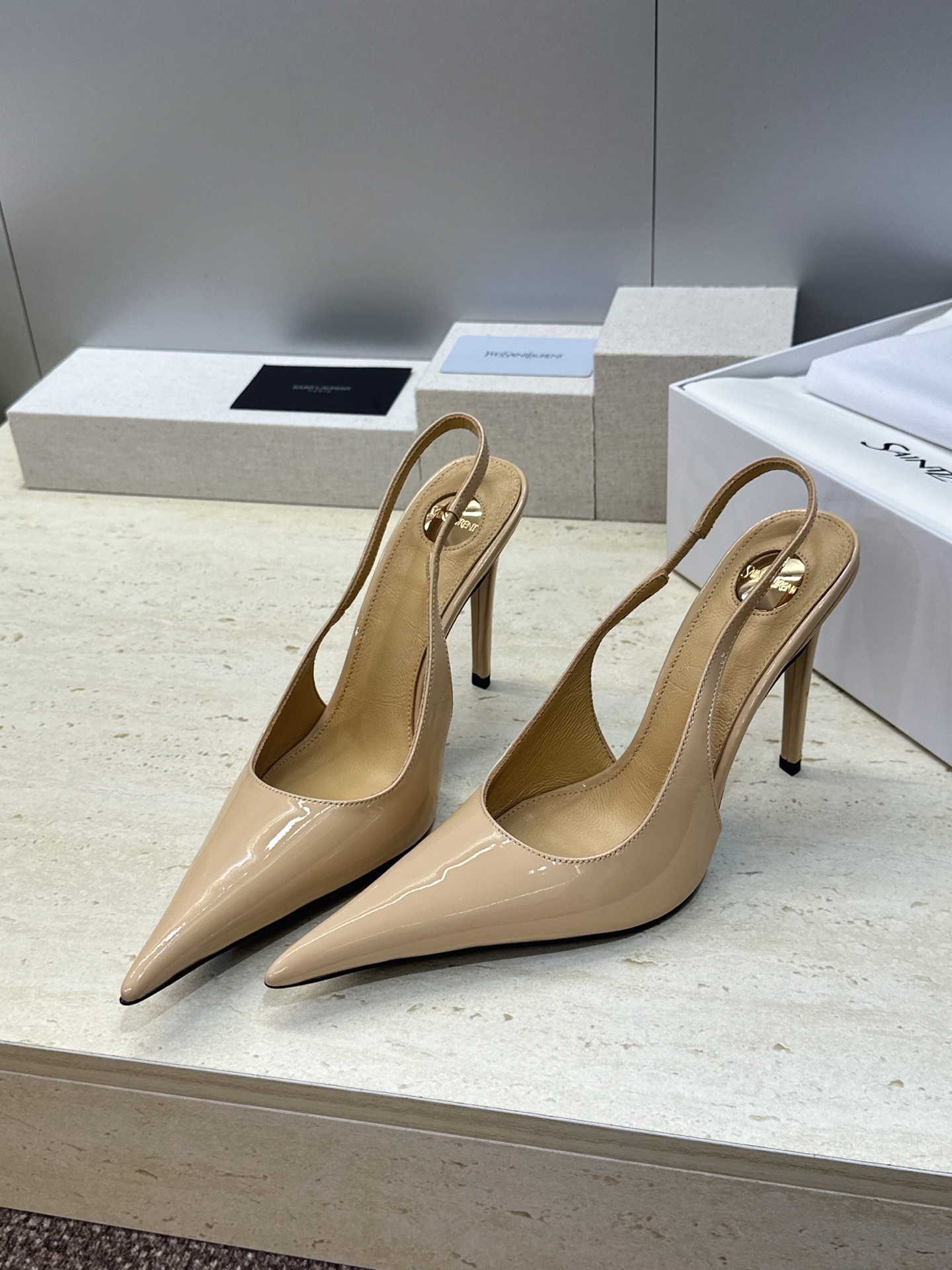 (不退只换码) SAINT LAURENT PARIS 圣罗兰2026春夏新款高跟女凉鞋  YSL字母logo尖头细跟后
