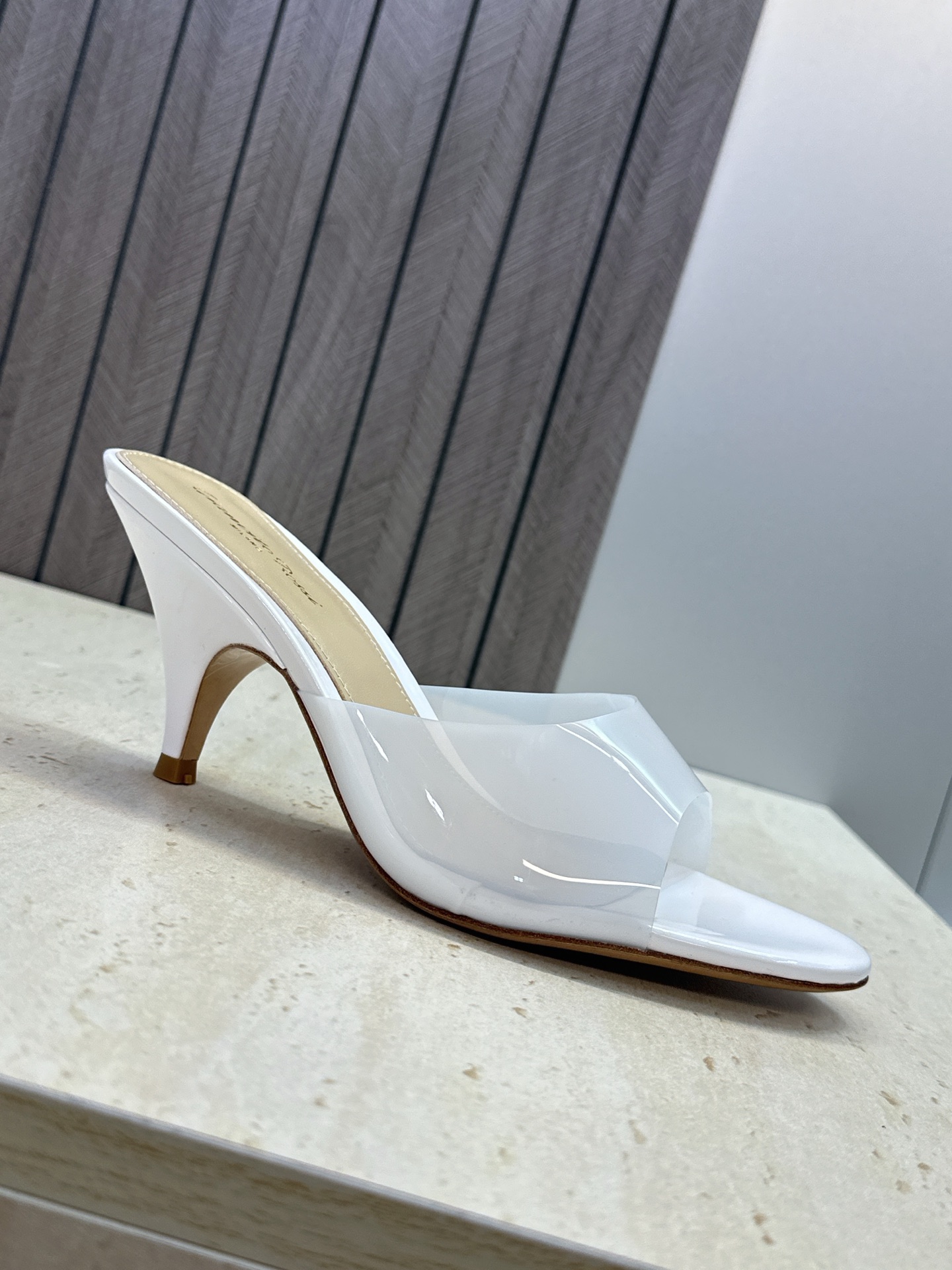 Gianvito Rossi 塞乔.罗茜2026春夏新款糖果色粗跟女鞋 GR字母logo高跟圆头鱼嘴露趾拼色凉拖鞋 材质
