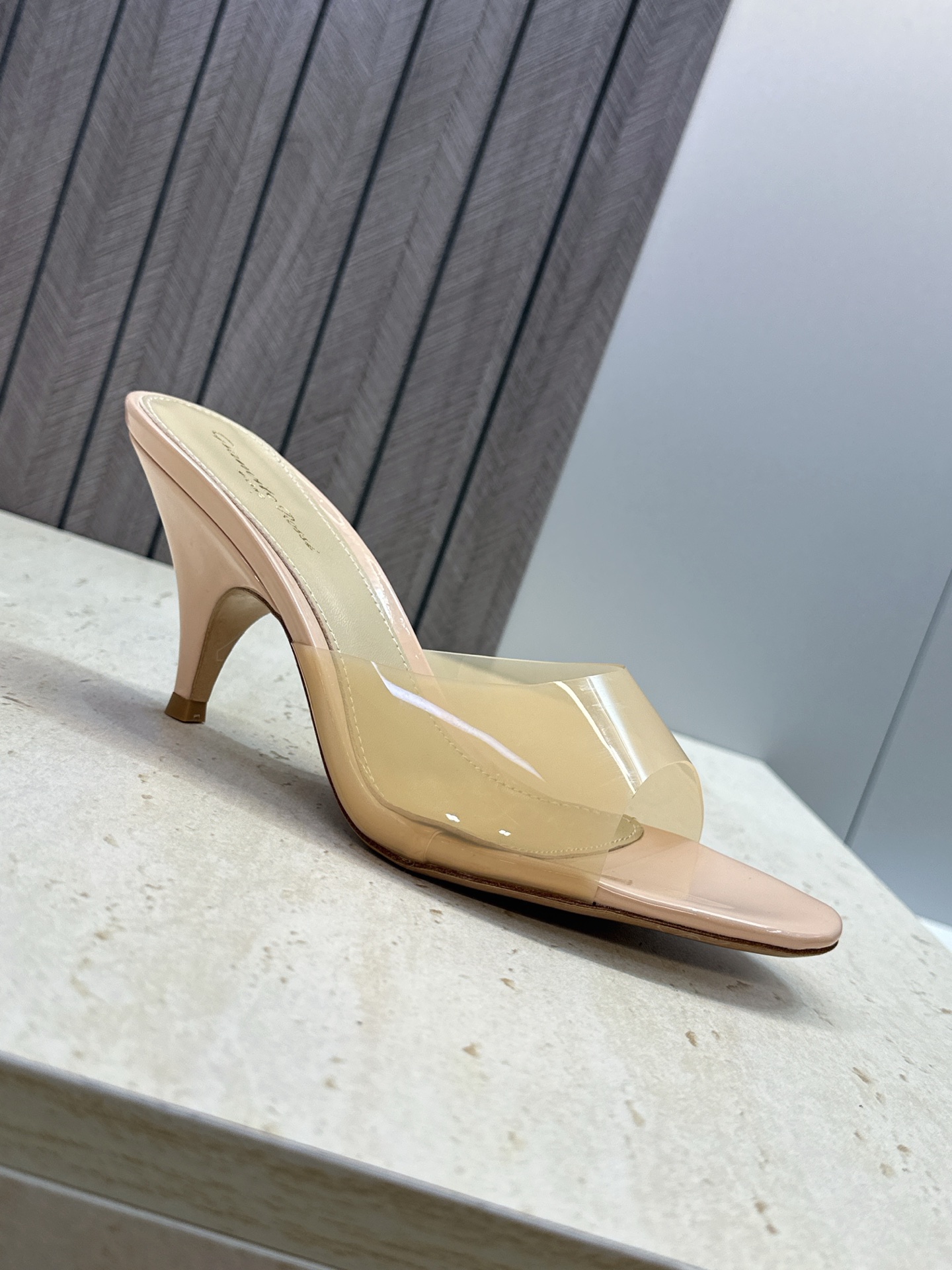 Gianvito Rossi 塞乔.罗茜2026春夏新款糖果色粗跟女鞋 GR字母logo高跟圆头鱼嘴露趾拼色凉拖鞋 材质